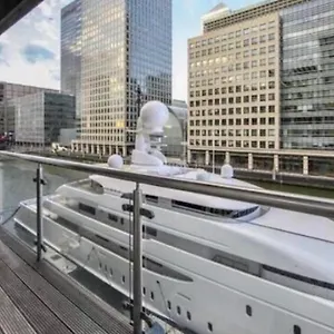 https://waterfront-corporate-apartments.cambridgehotelsuk.com