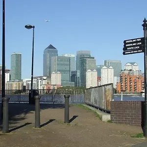 https://surrey-quays-studio.cambridgehotelsuk.com